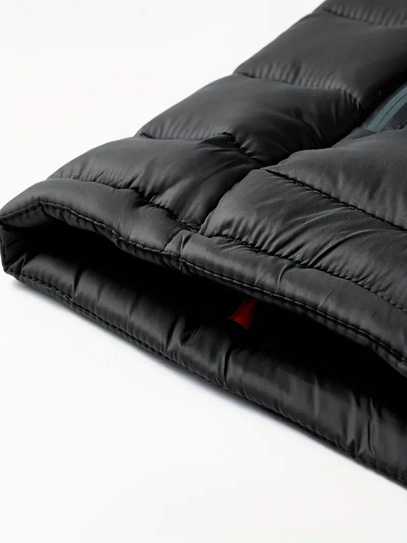 Elegante chaqueta con capucha