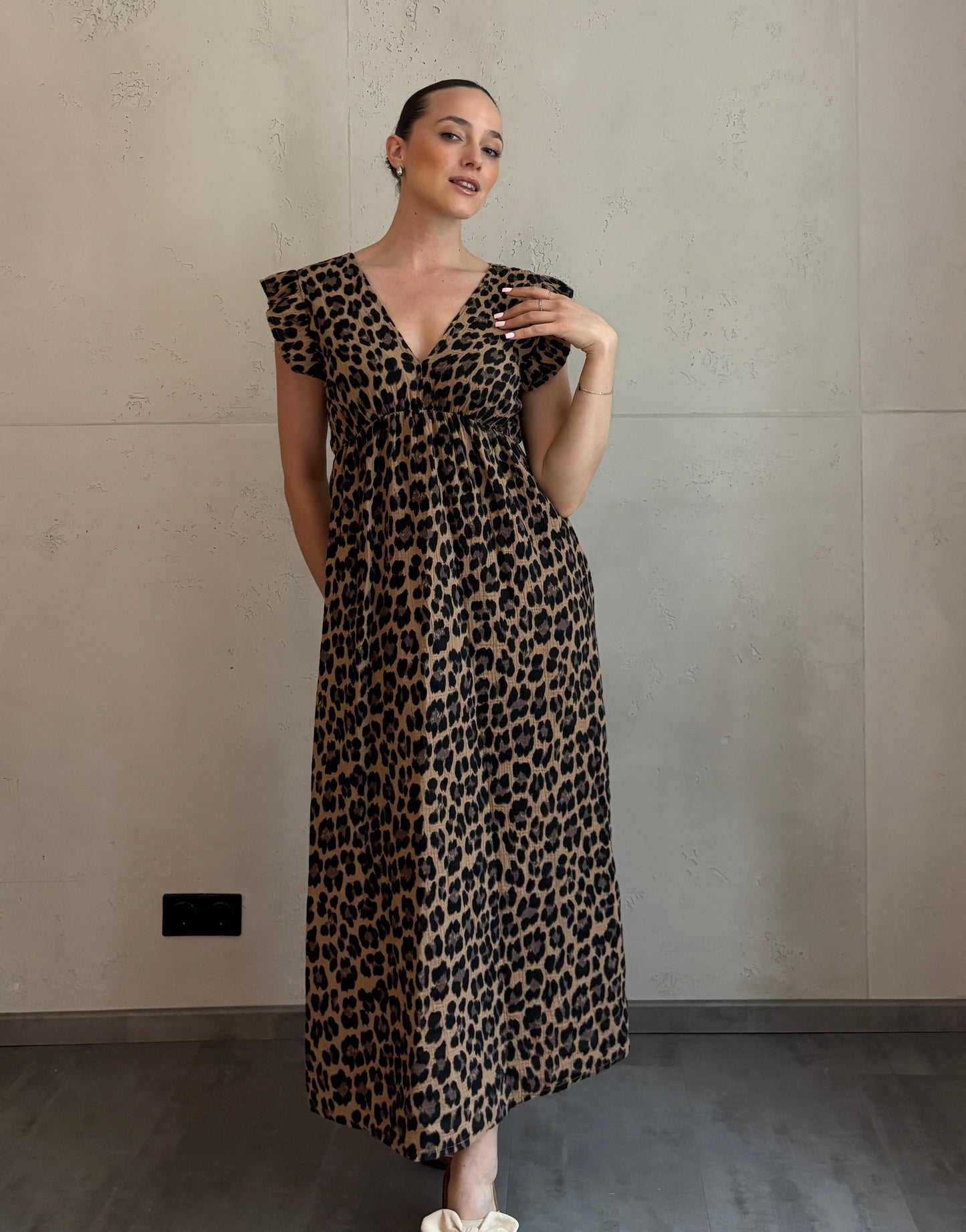 Mari Carmen | Vestido largo de leopardo con escote en la espalda