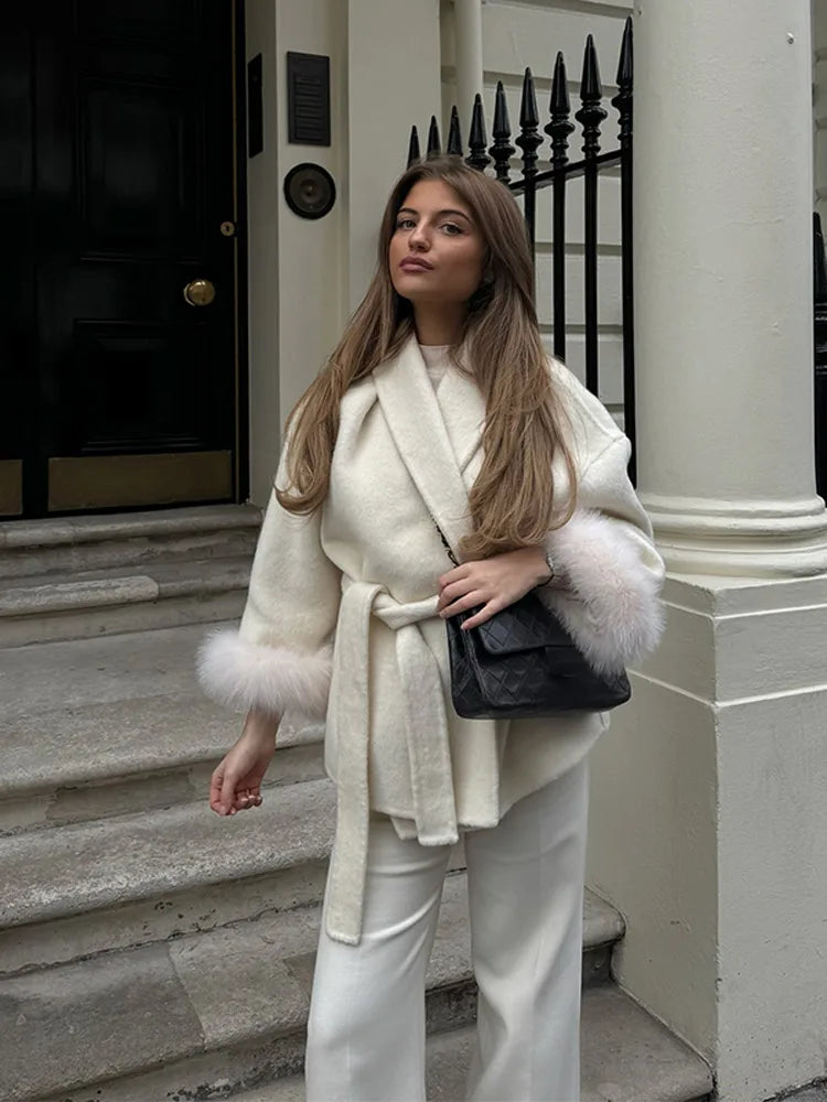 Brava – Abrigo Corto Nube de Invierno