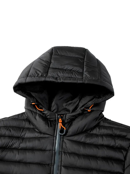 Elegante chaqueta con capucha