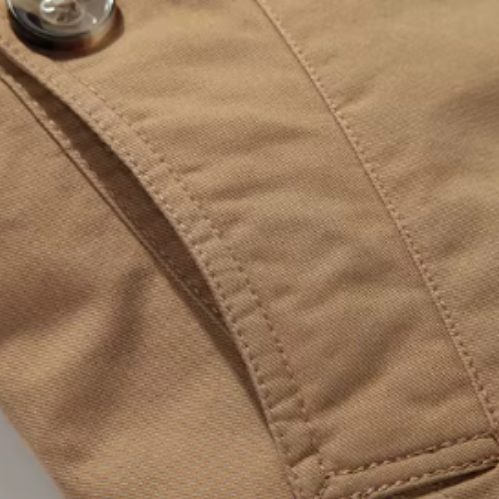 Elegante gabardina acolchada