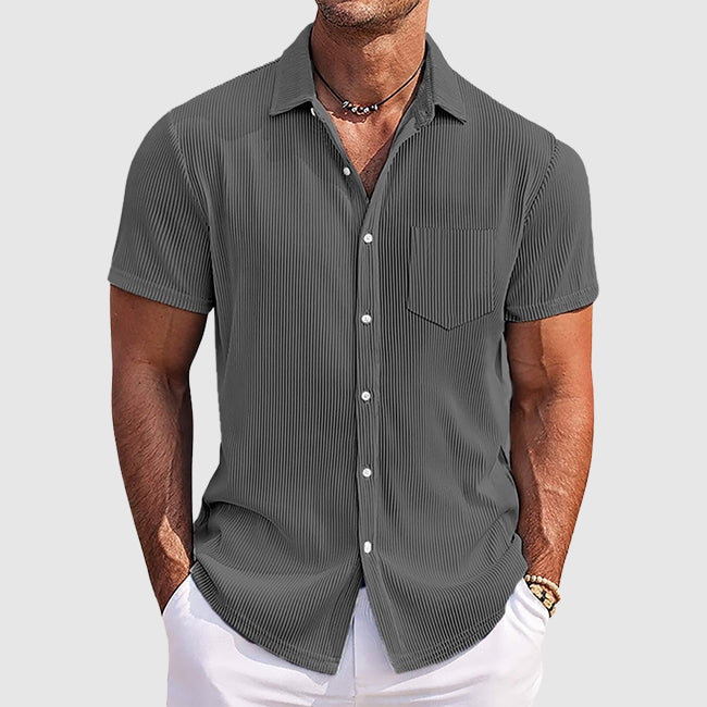Elegante camisa de rayas para el verano