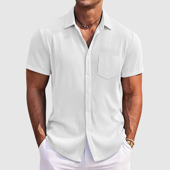 Elegante camisa de rayas para el verano