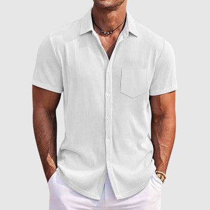 Elegante camisa de rayas para el verano